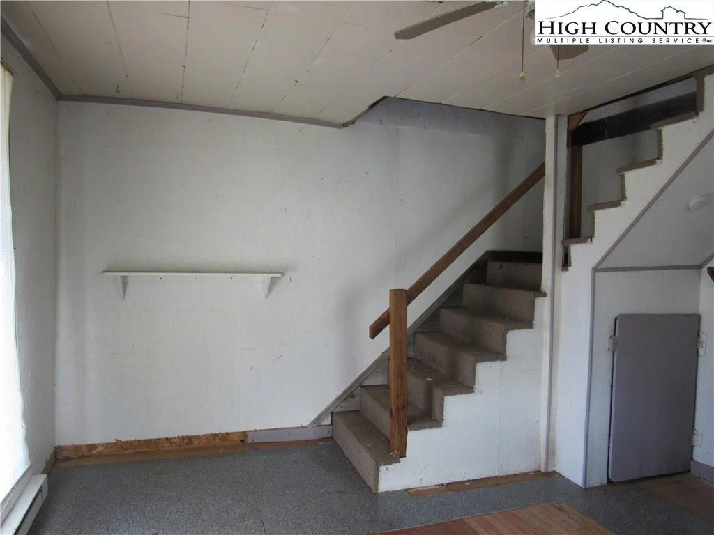 Image number 8 for the current listing