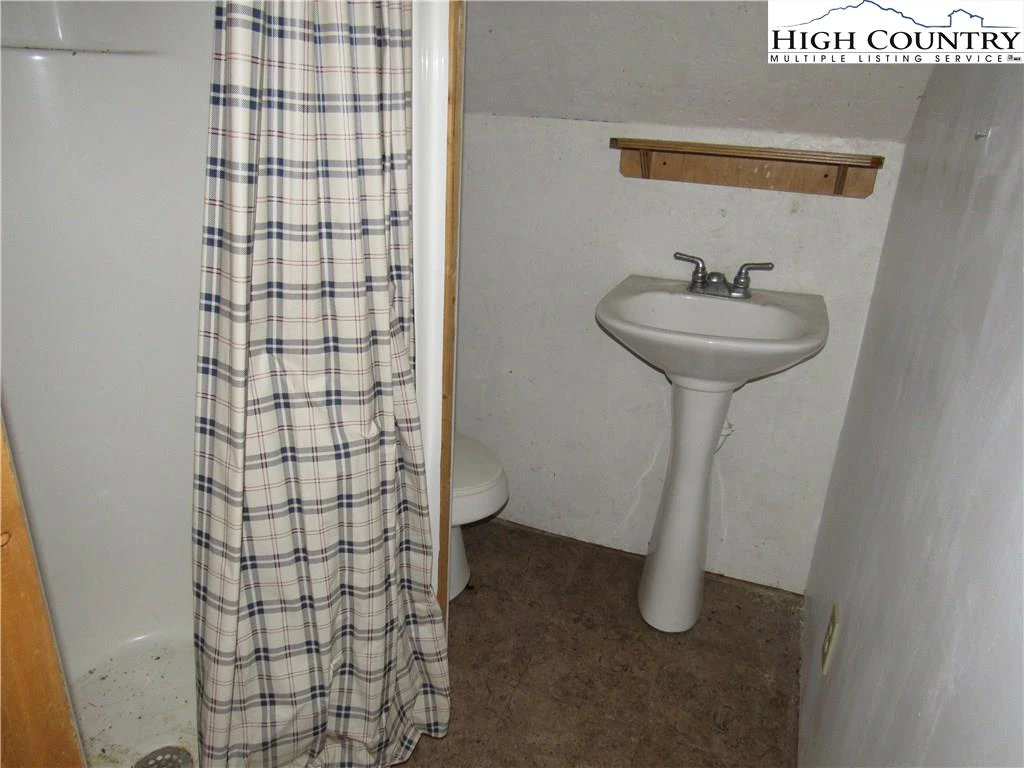 Image number 11 for the current listing