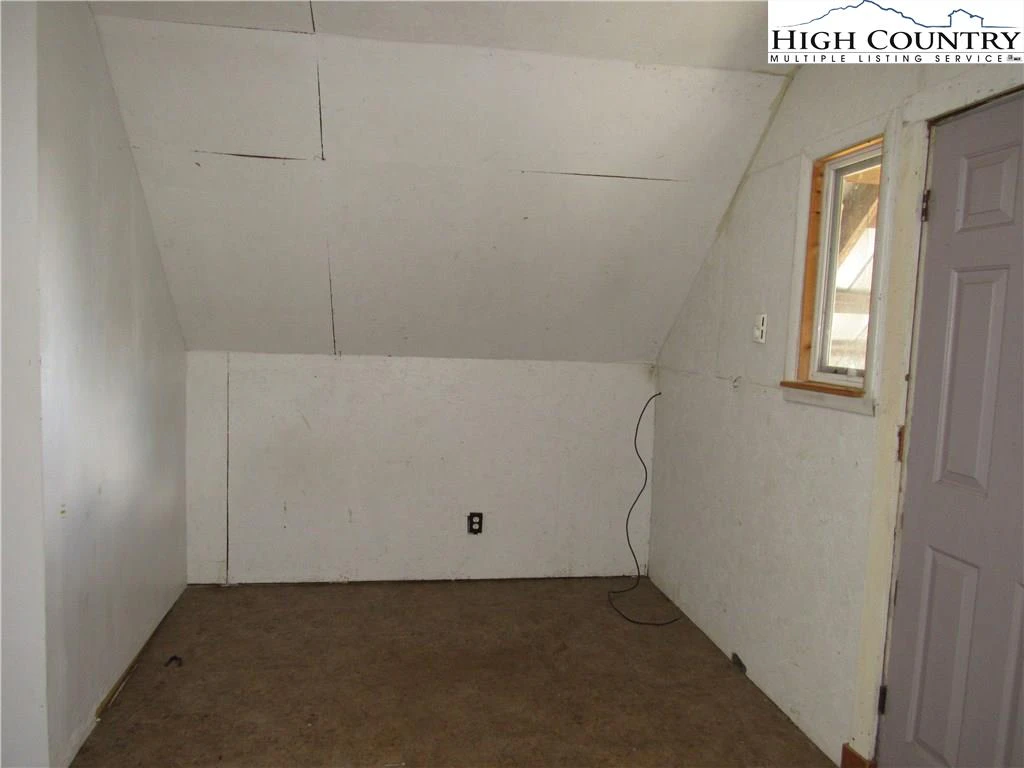 Image number 12 for the current listing