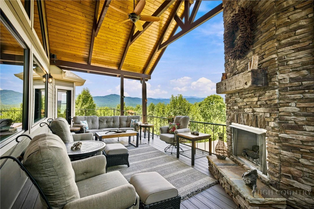 Image number 3 for the current listing