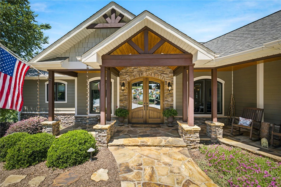 Image number 1 for the current listing