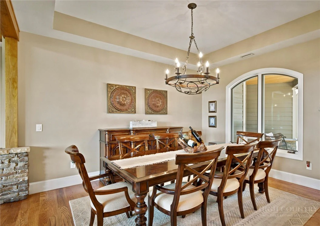 Image number 16 for the current listing