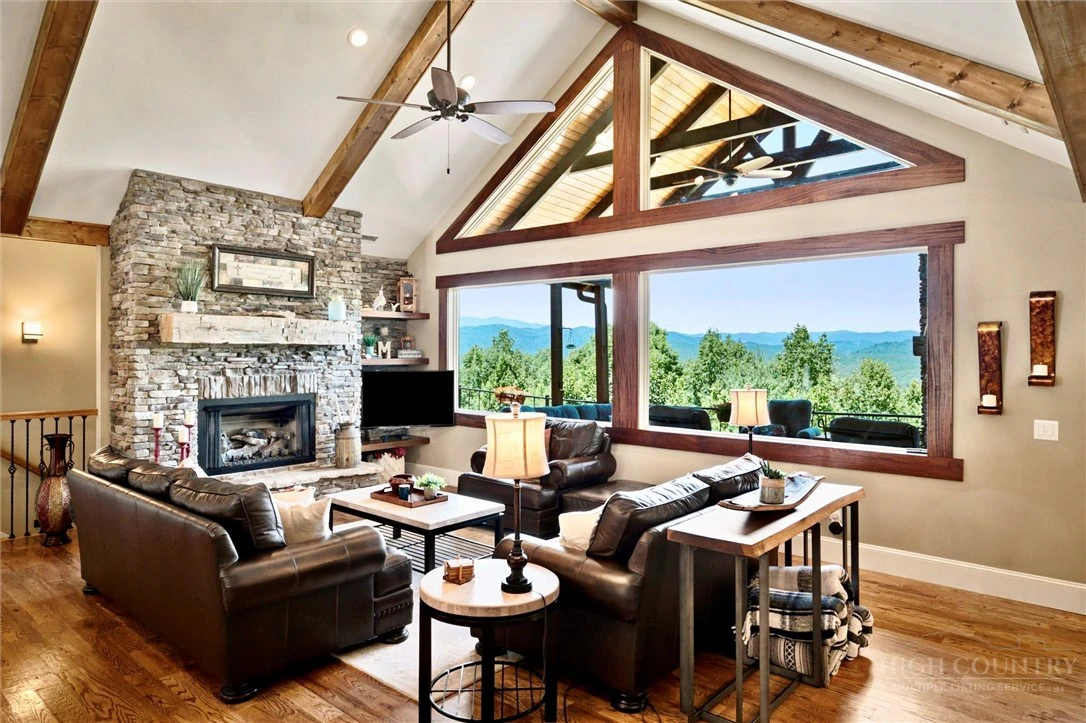 Image number 11 for the current listing