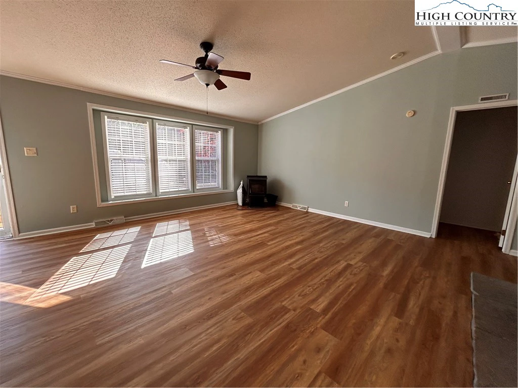 Image number 11 for the current listing
