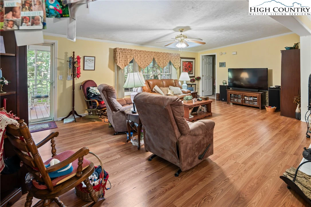 Image number 21 for the current listing
