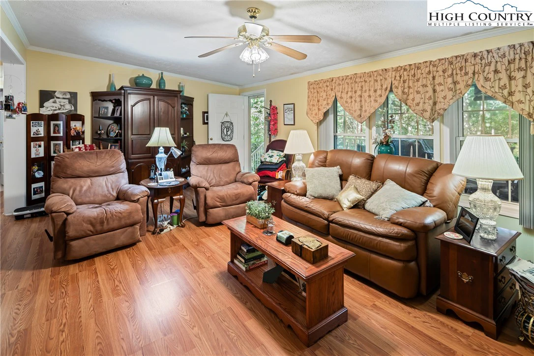 Image number 20 for the current listing