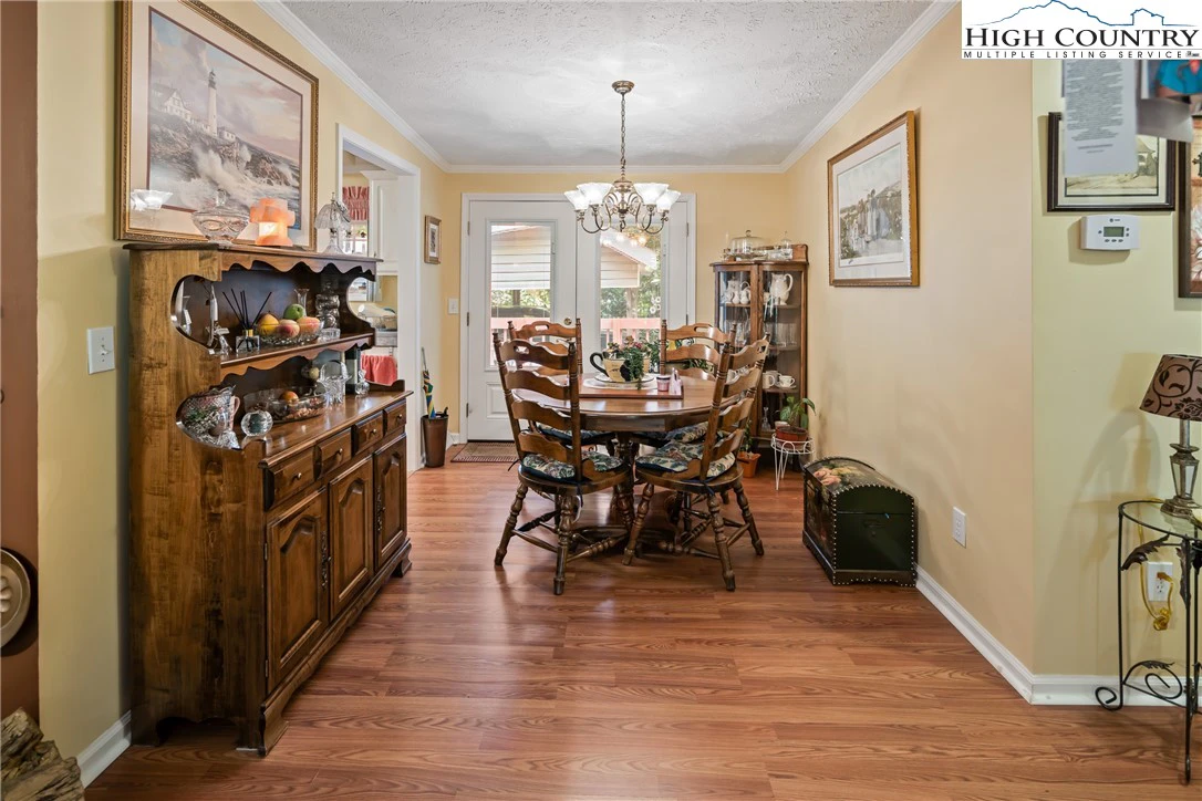 Image number 19 for the current listing
