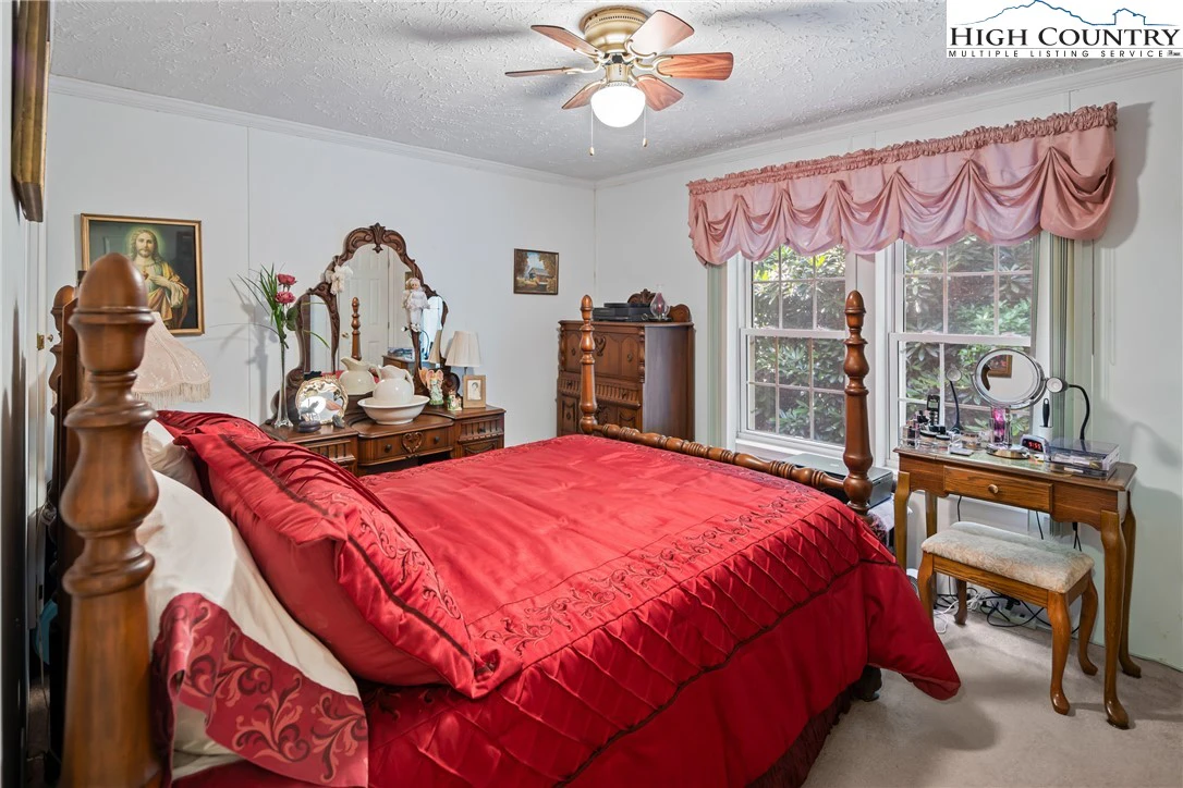 Image number 13 for the current listing