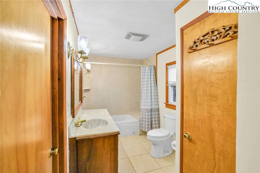 Image number 4 for the current listing