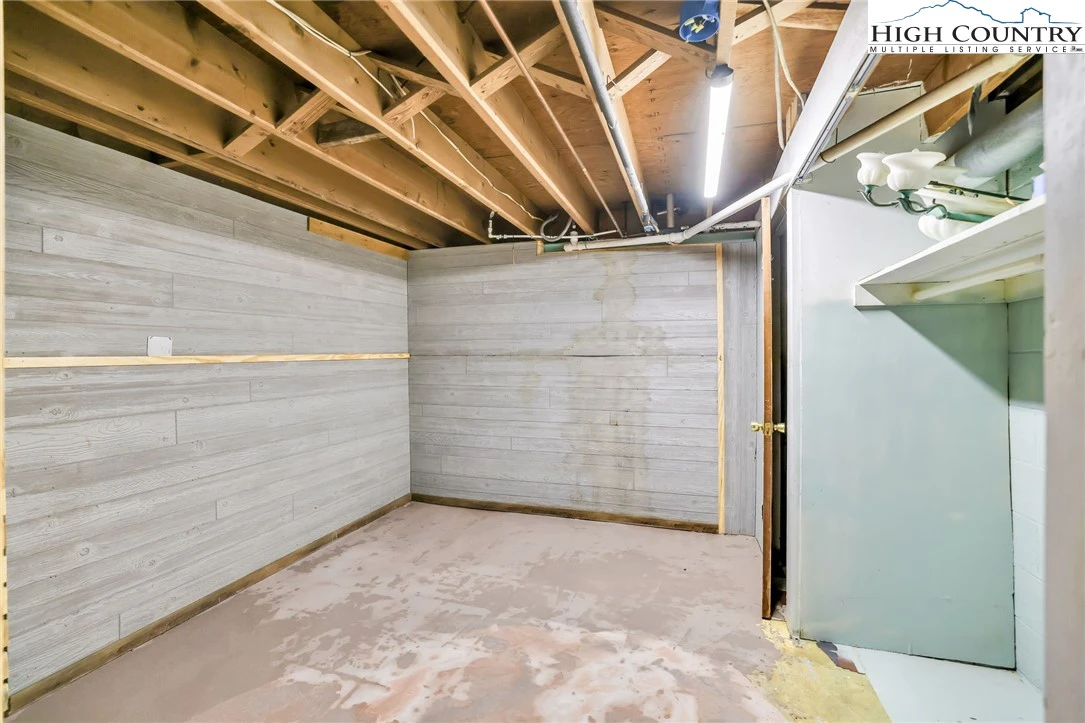 Image number 11 for the current listing