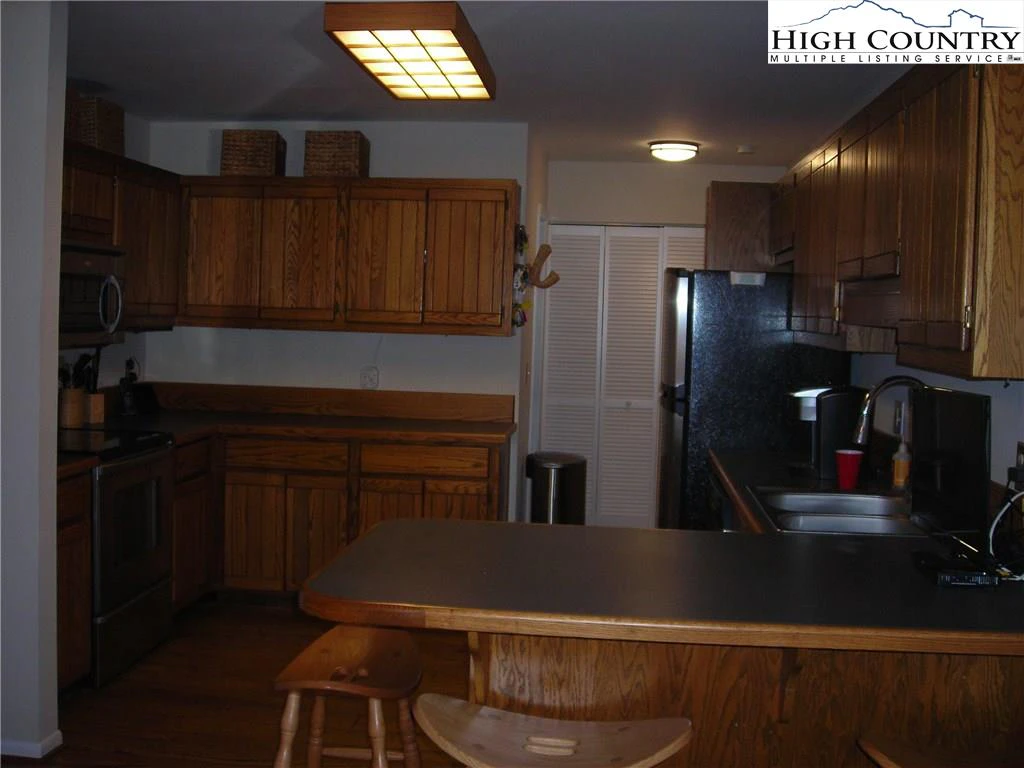 Image number 19 for the current listing