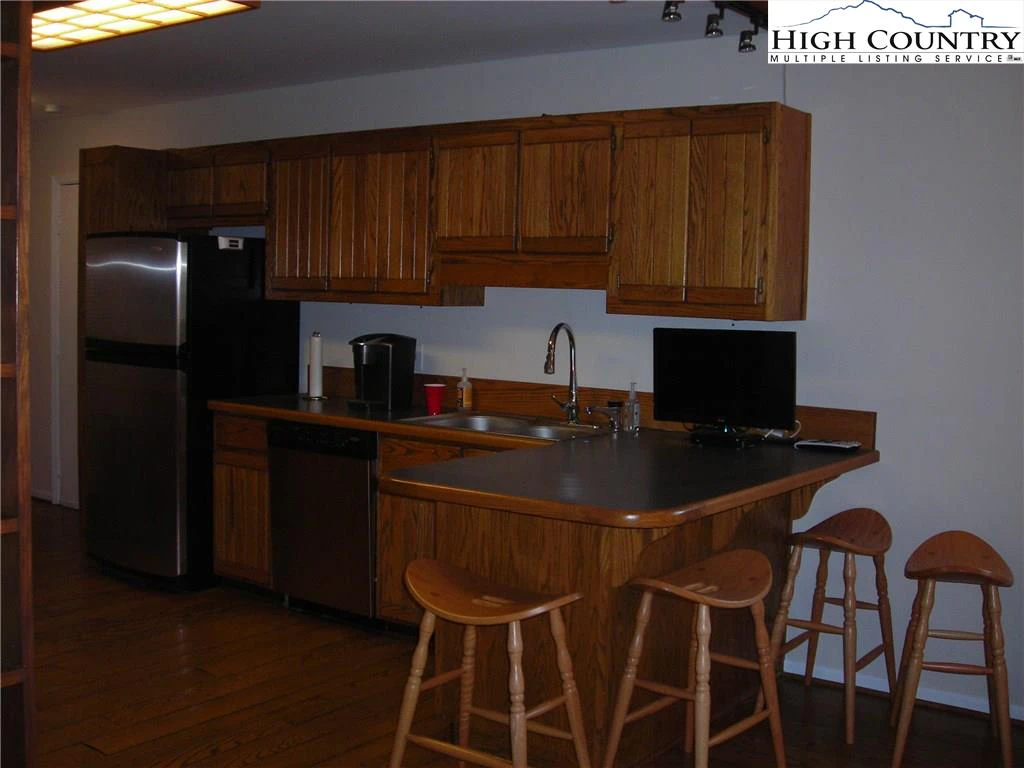 Image number 18 for the current listing