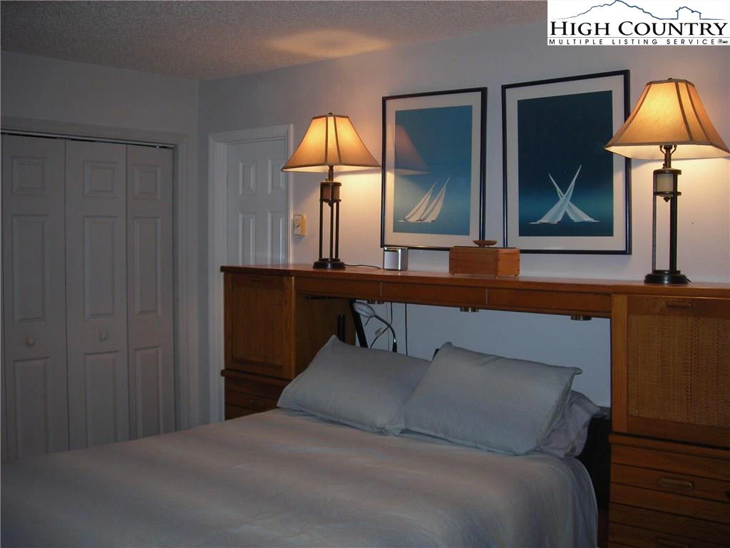 Image number 16 for the current listing