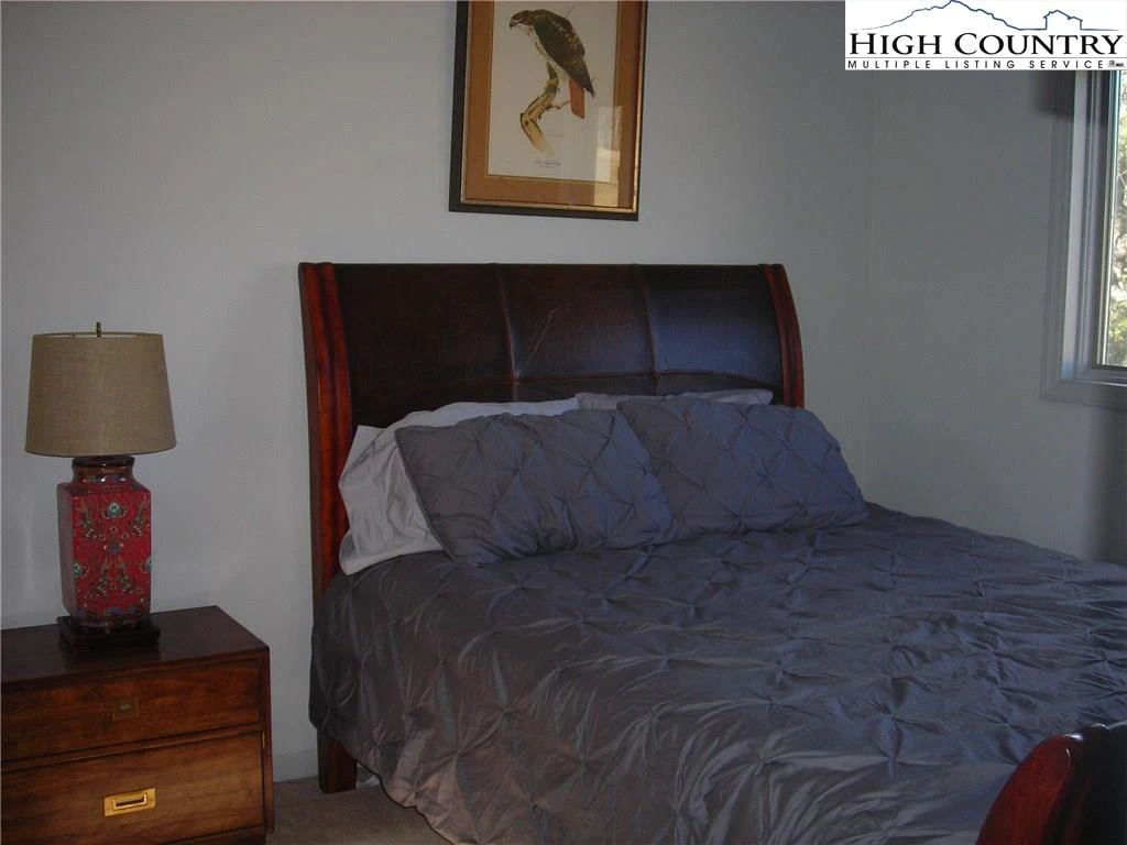 Image number 14 for the current listing