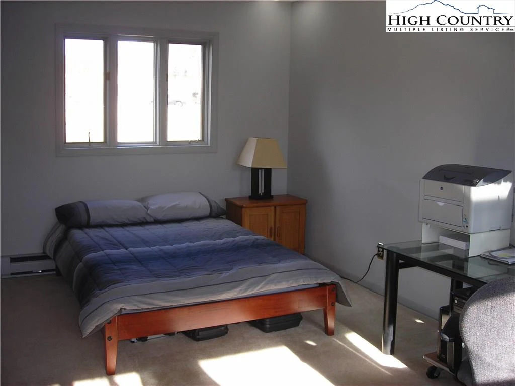 Image number 13 for the current listing