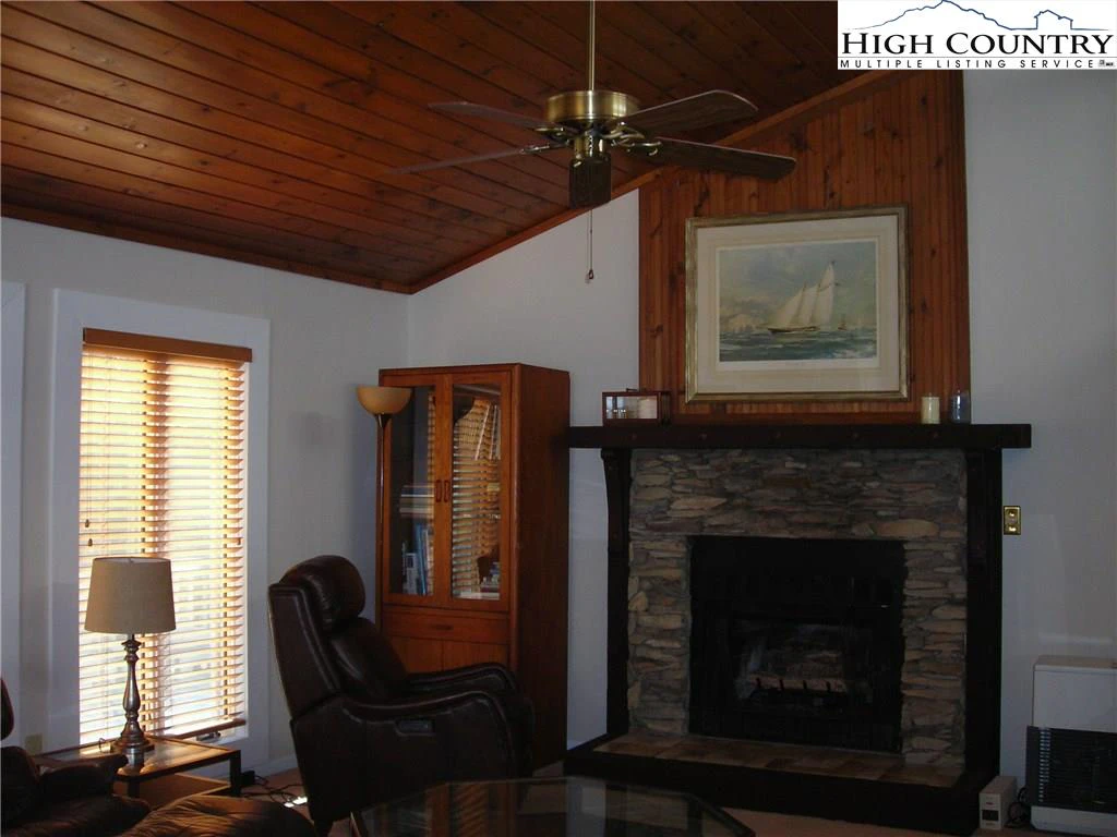 Image number 8 for the current listing