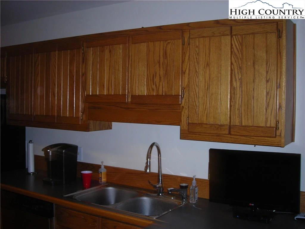 Image number 5 for the current listing