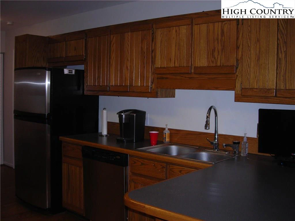 Image number 20 for the current listing