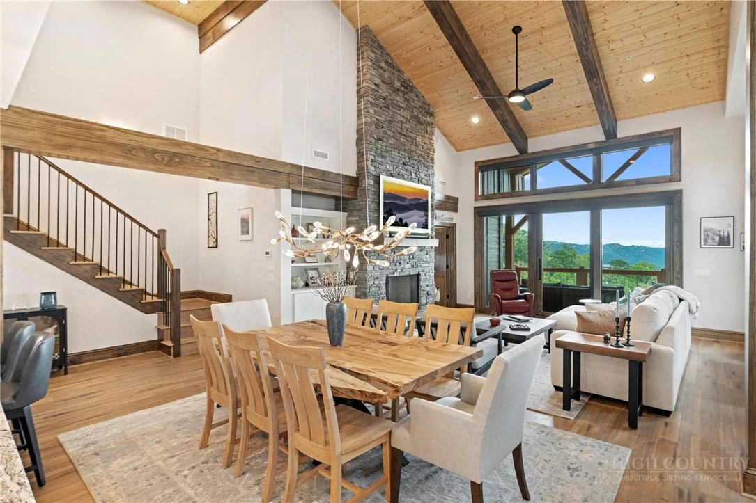 Image number 4 for the current listing