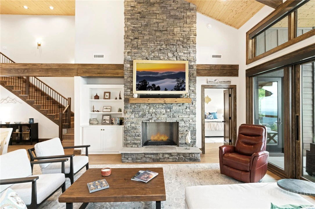Image number 11 for the current listing
