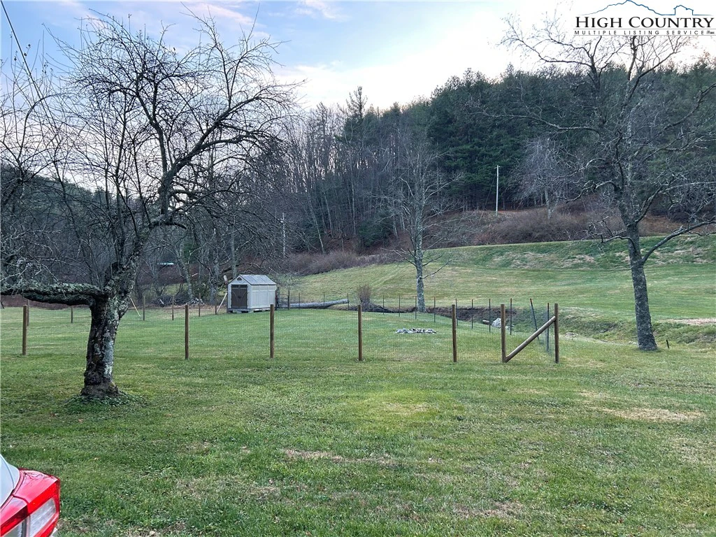 Image number 19 for the current listing