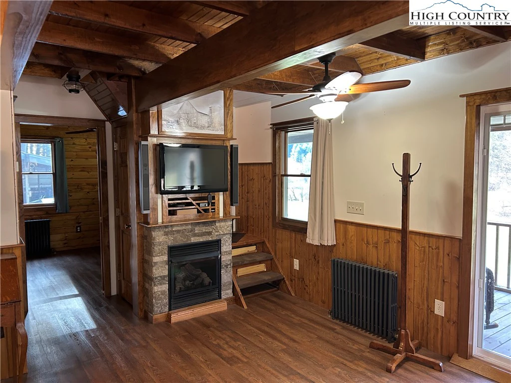 Image number 15 for the current listing