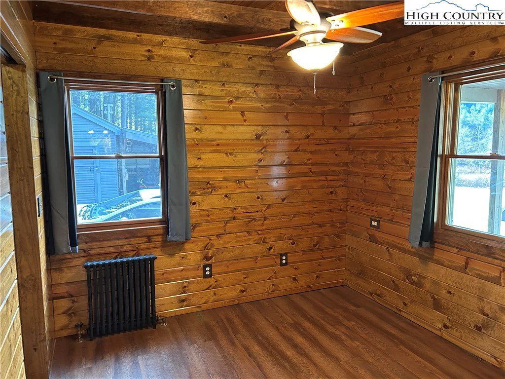 Image number 12 for the current listing