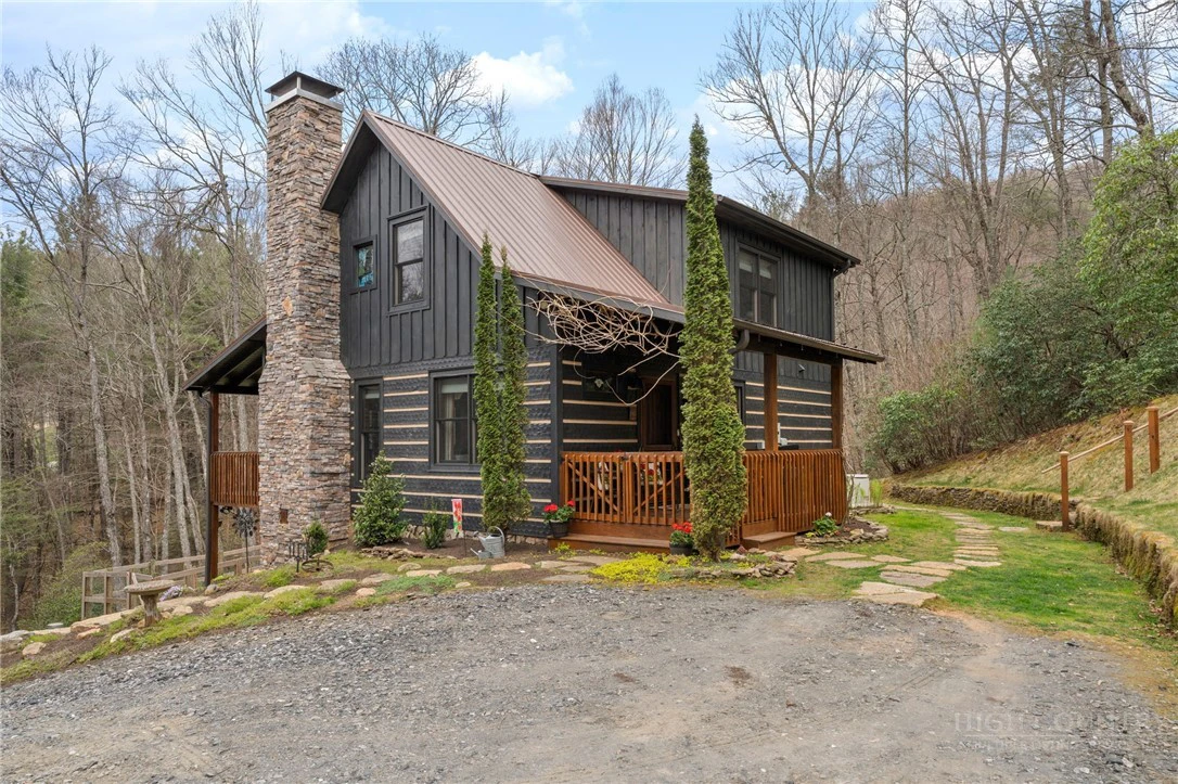 Image number 1 for the current listing