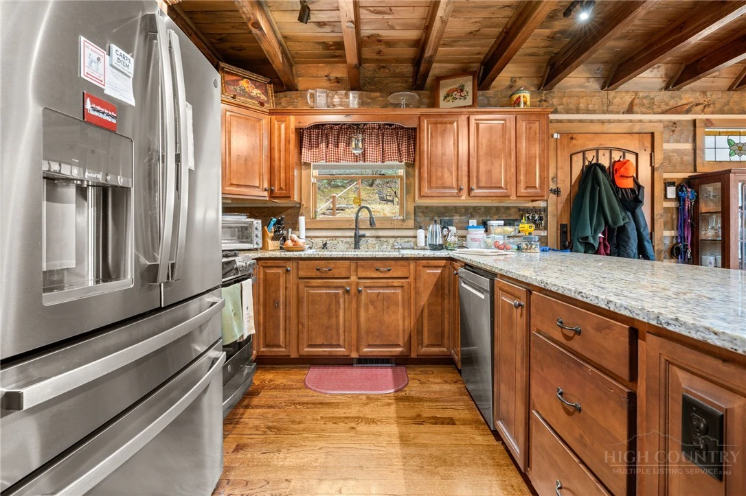 Image number 19 for the current listing