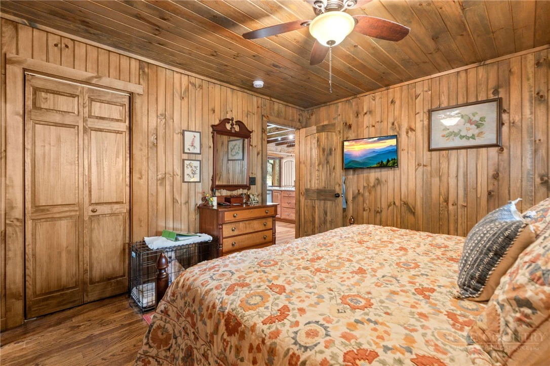 Image number 10 for the current listing