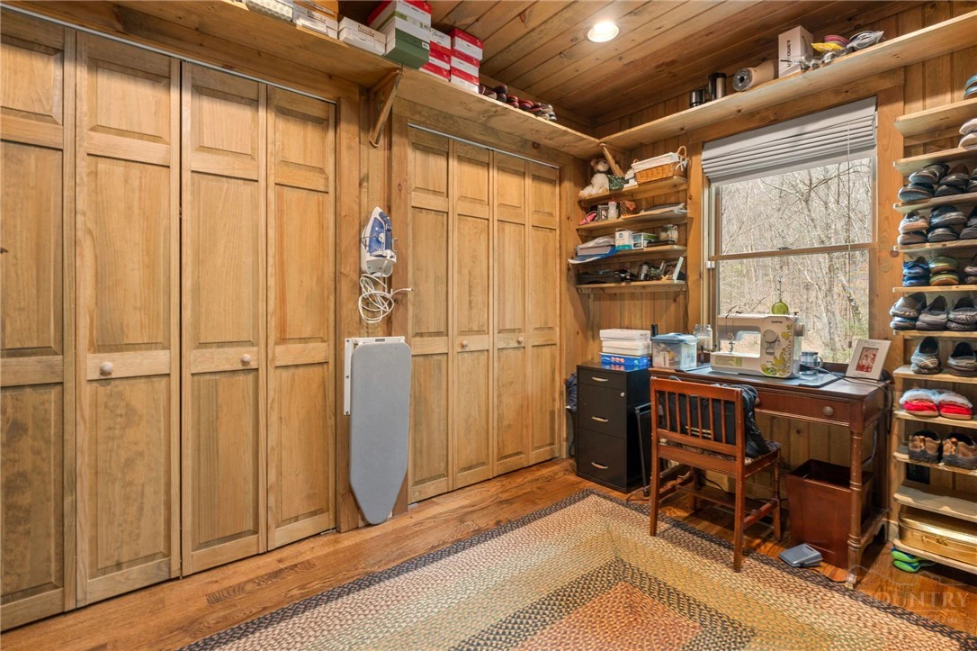 Image number 3 for the current listing