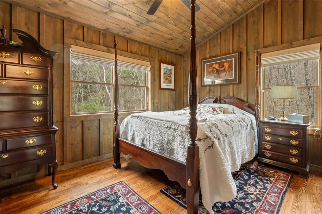 Image number 4 for the current listing