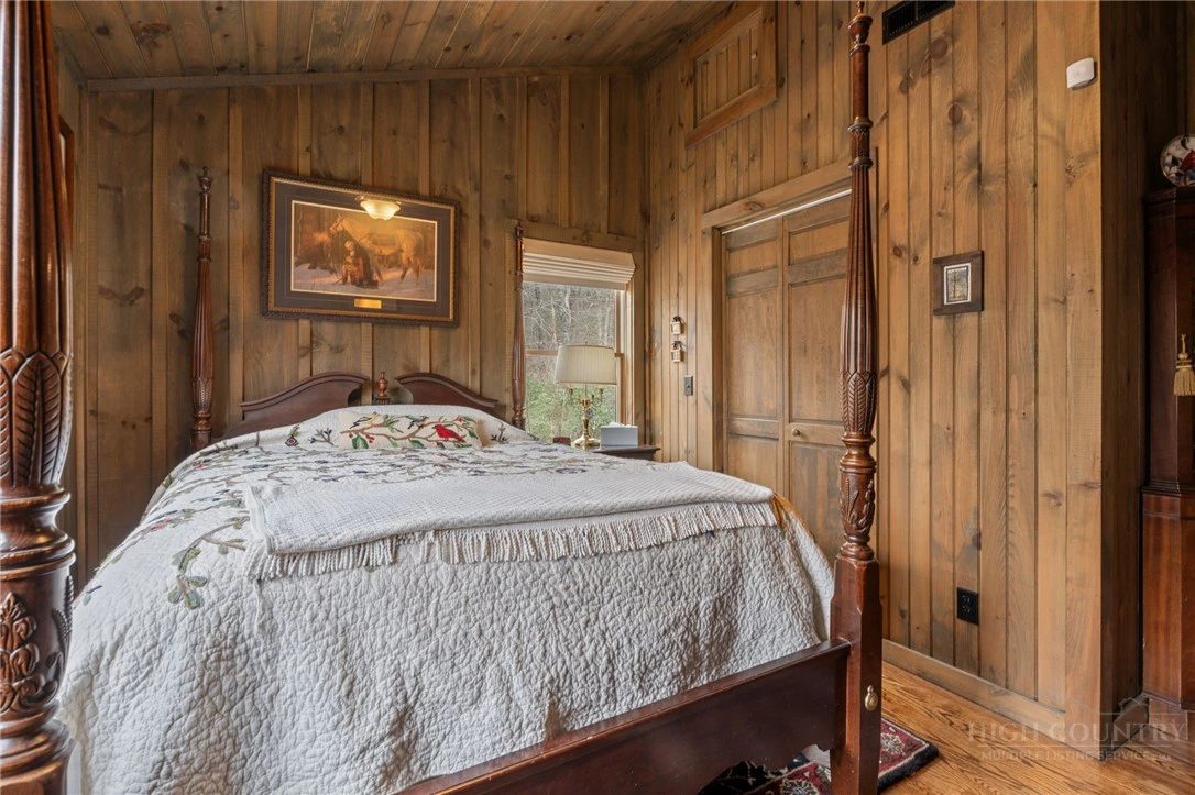Image number 5 for the current listing