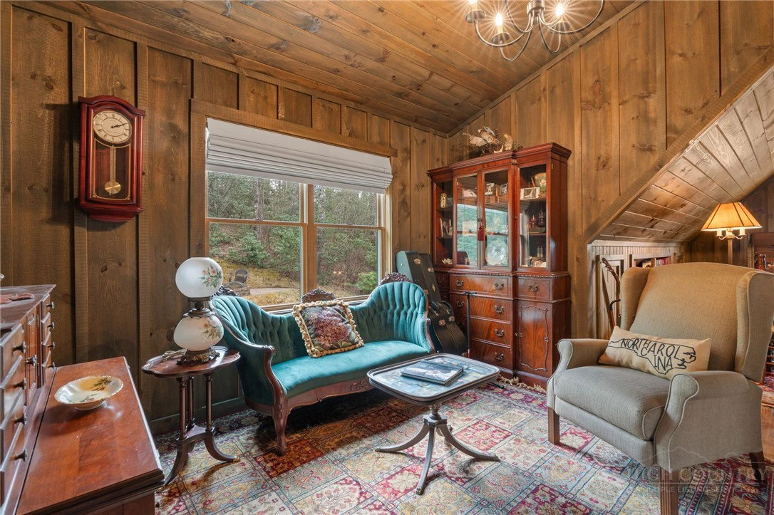 Image number 8 for the current listing