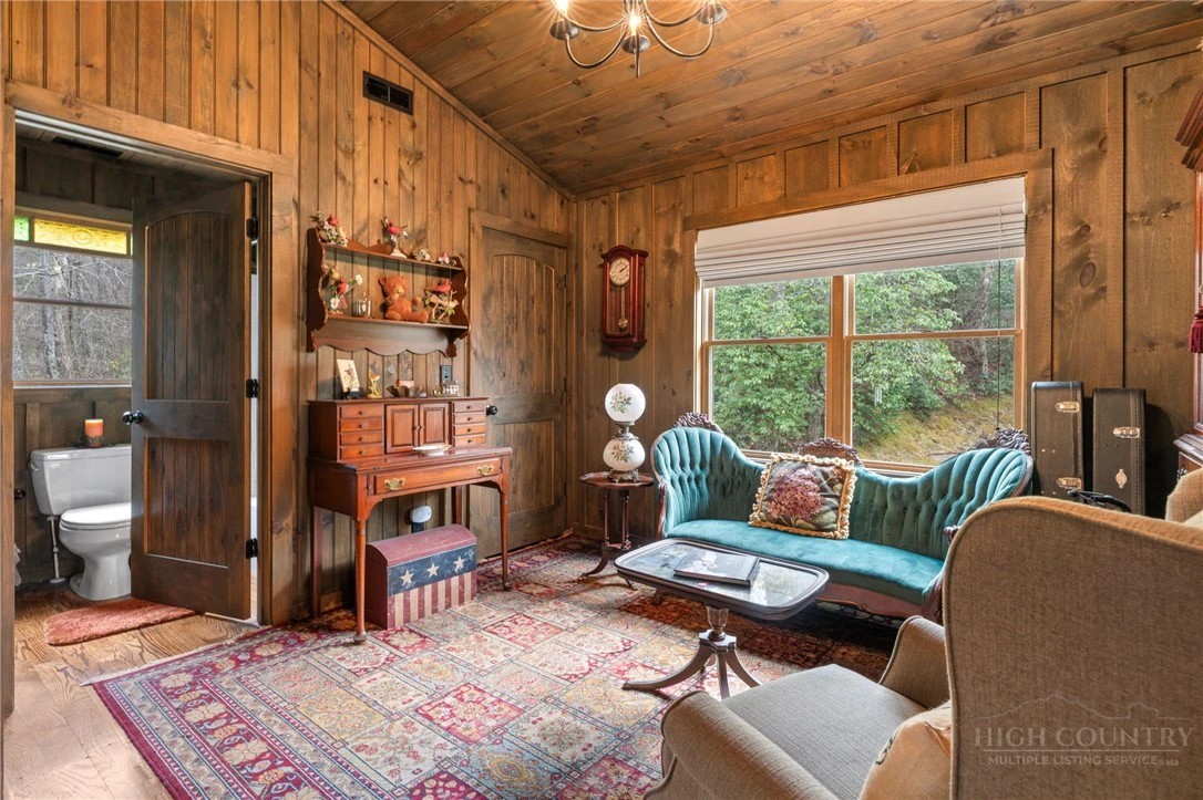 Image number 9 for the current listing