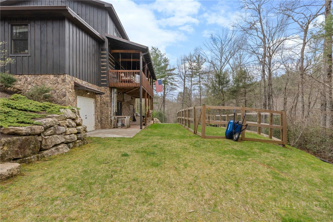 Image number 15 for the current listing