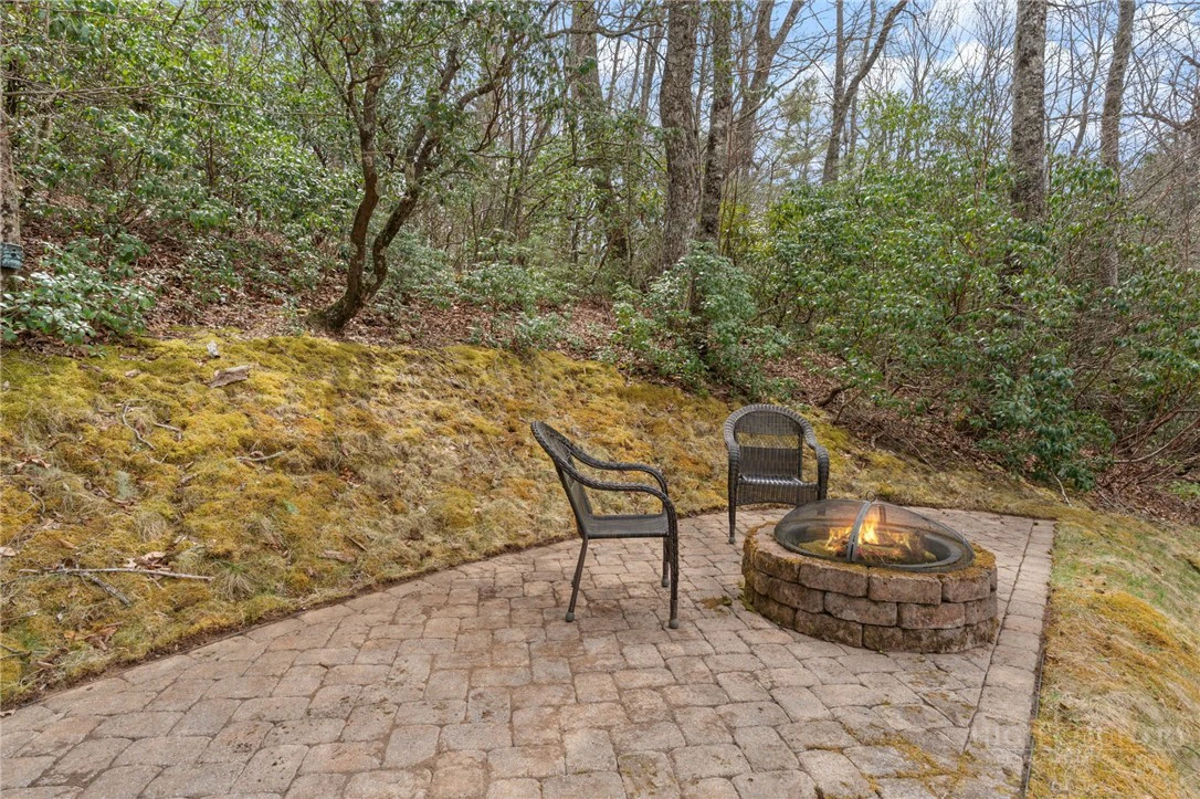 Image number 17 for the current listing