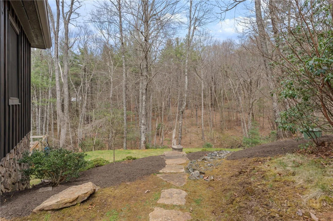 Image number 18 for the current listing