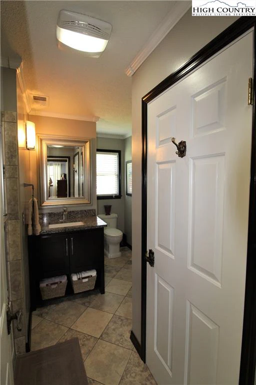 Image number 3 for the current listing