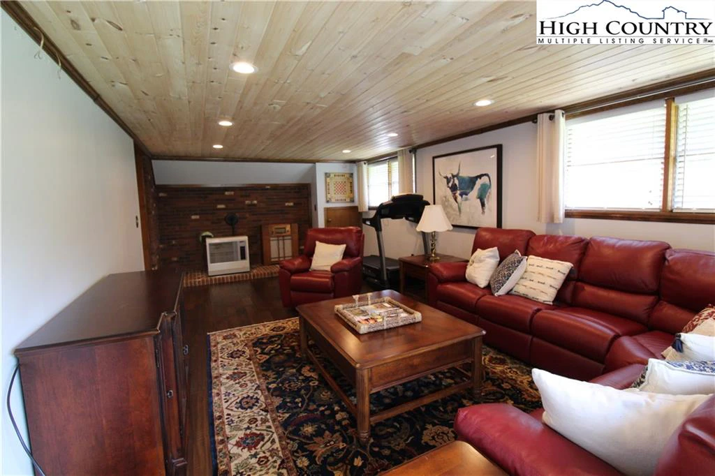 Image number 5 for the current listing
