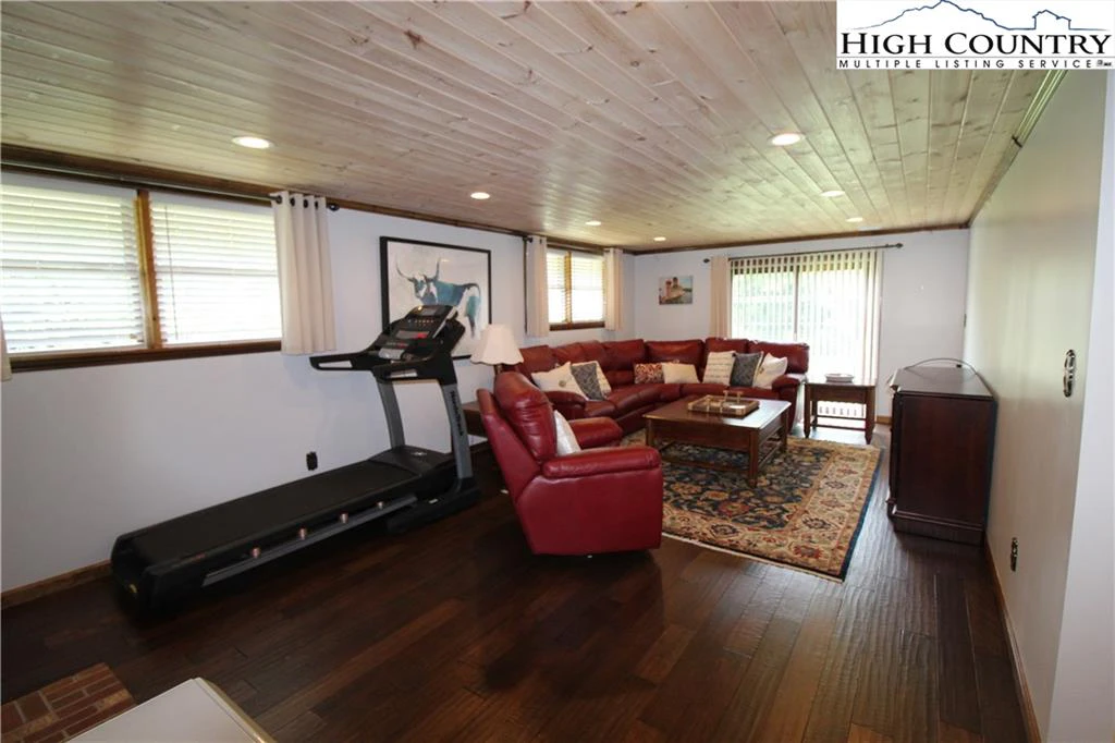 Image number 6 for the current listing