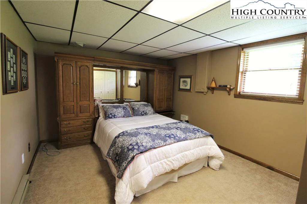 Image number 8 for the current listing