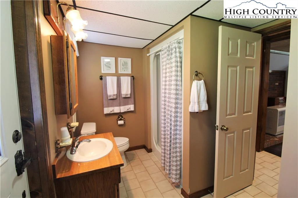 Image number 9 for the current listing
