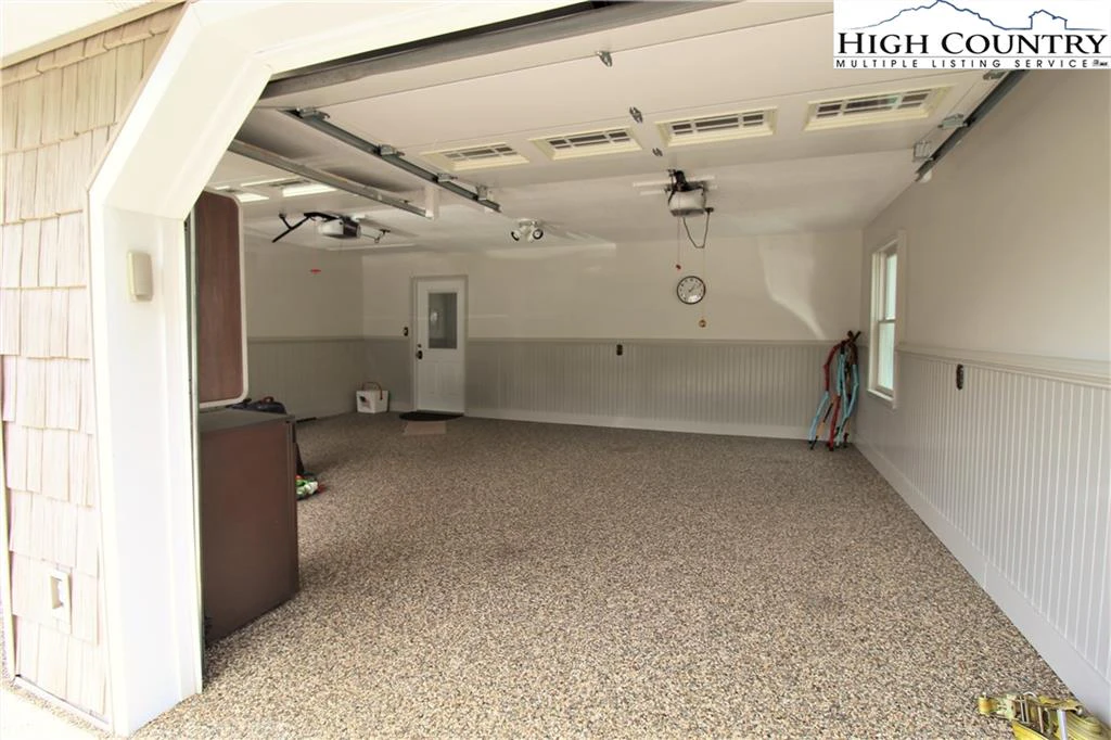Image number 2 for the current listing