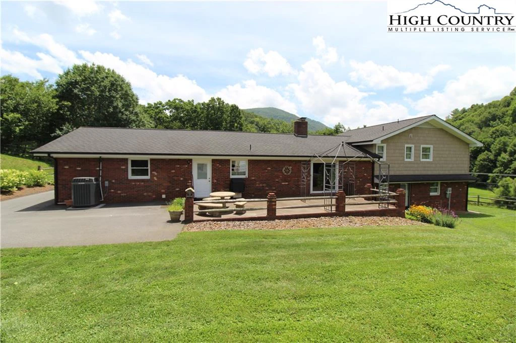 Image number 13 for the current listing