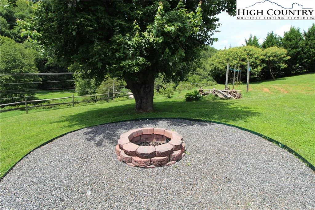 Image number 15 for the current listing