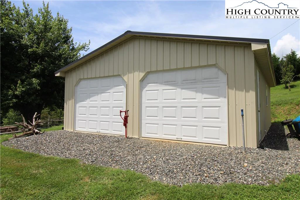 Image number 16 for the current listing
