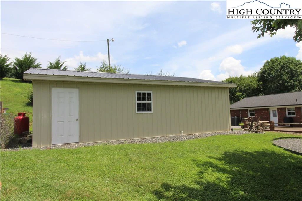Image number 17 for the current listing