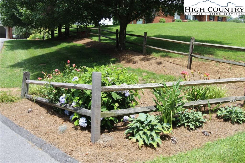 Image number 18 for the current listing