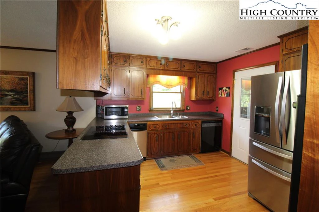 Image number 21 for the current listing